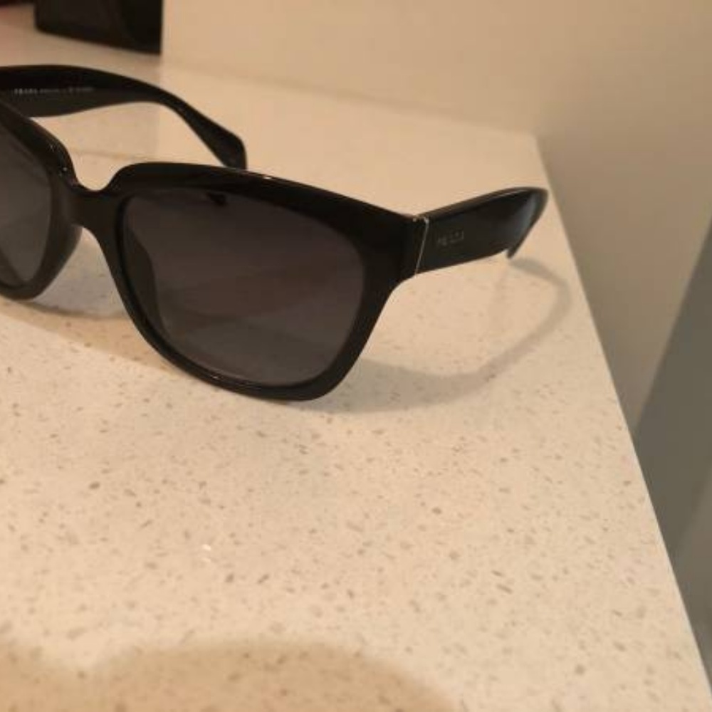 PRADA sunglasses - Picture 2 of 5